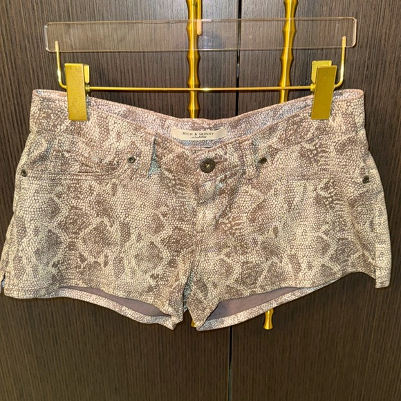 RICH & SKINNY…. It’s a feeling Printed Shorts